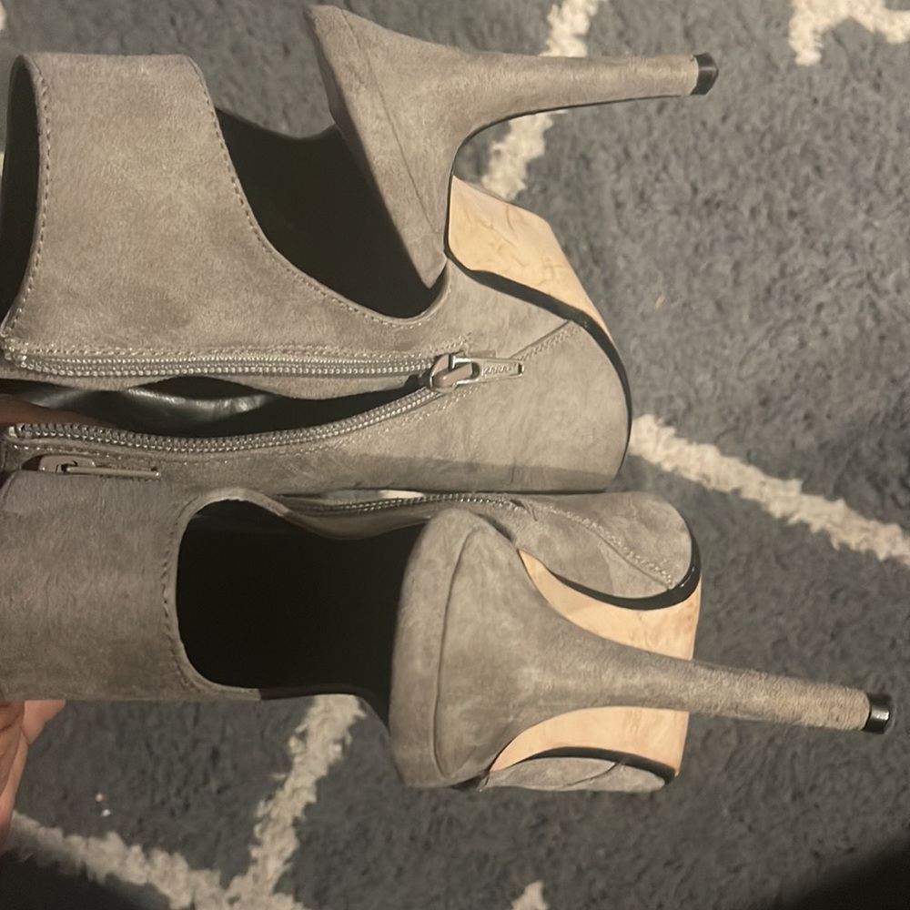 Zara Grey Booties - Picture 2 of 3